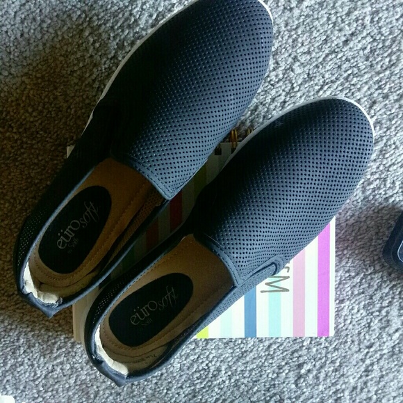 stringless tennis shoes